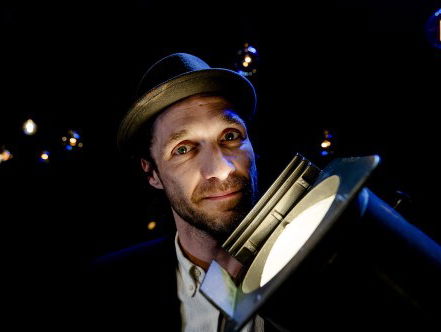 Cabaret voor corona: Javier Guzman is niet te spreken over de service