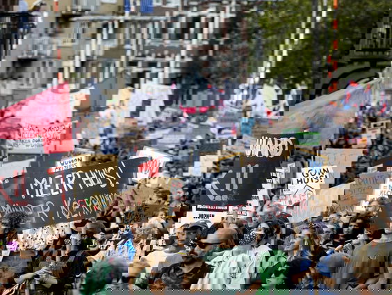 Jeroen en Evert doen verslag vanaf het Woonprotest in Amsterdam