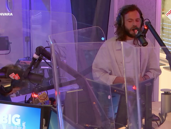 Tom Wavy- Waiting on the road (Live @ Giel)