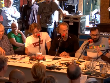 Cabaret over woedende protesterende boeren. Hebben de boeren gelijk of niet?
