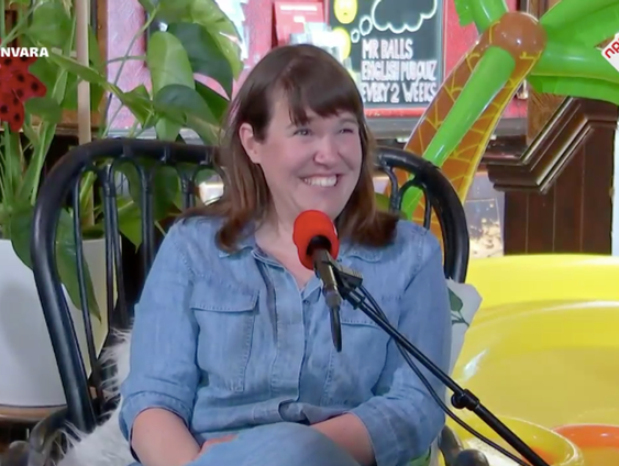 Clean Pete verrast Ionica met 'Gaan We Kerstmis Samen Vieren?'