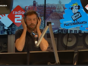 Timur zingt mee met Whitney