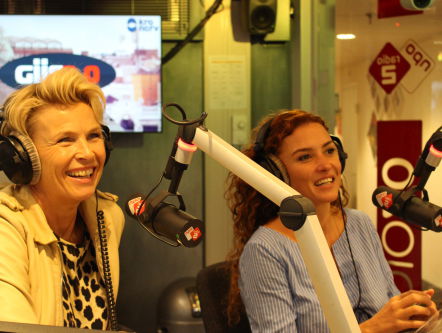 Katja en Anita te gast