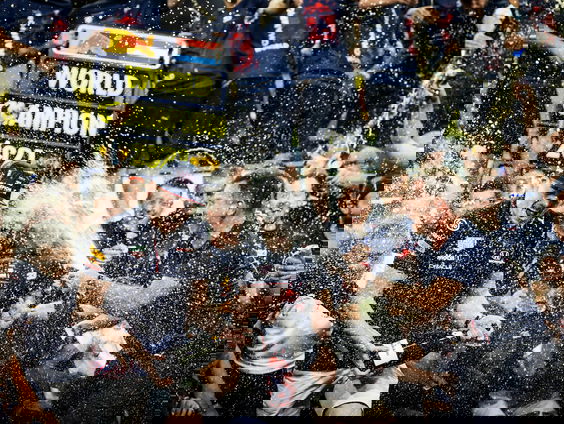 Allard Kallf blikt terug op historische zege Max Verstappen: 'Jeetje, wat is er eigenlijk gebeurd?'