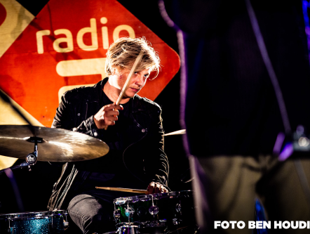 Zit Jamie van DI-RECT nou wél of niet in de Badedas reclame?