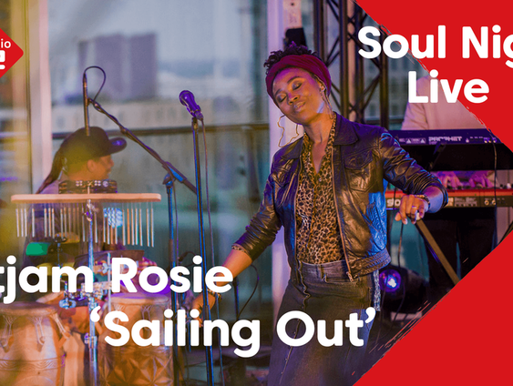 Ntjam Rosie live met Sailing Out tijdens Soul Night Live