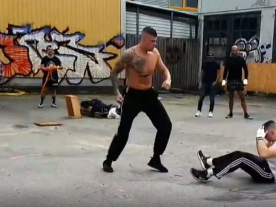 Georganiseerde vechtpartijen op Instagram: hoe werkt een illegale 'hoodfight'