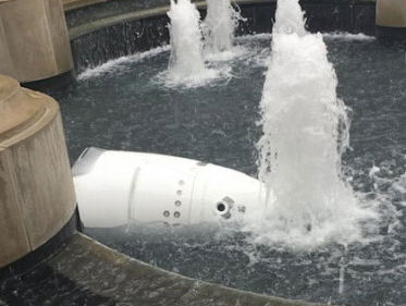 Veiligheidsrobot in Washington verdrinkt zichzelf