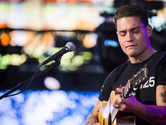 Douwe Bob in alle vroegte op visite om 'Hold On' te primeuren