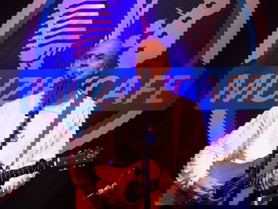 Milow - Lay Your Worry Down live in Muziekcafé