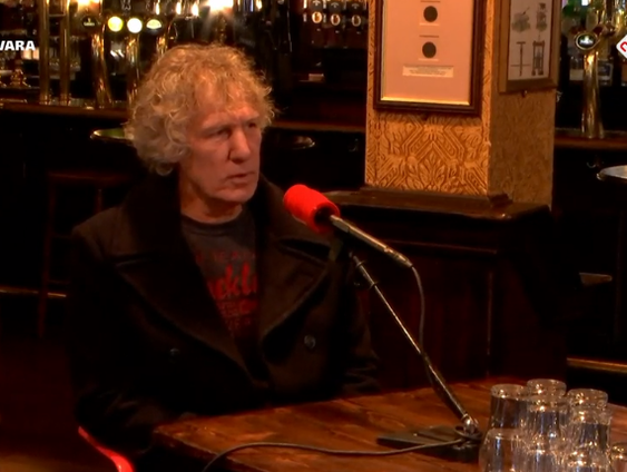 Gertjan Verbeek en Eddy van der Ley het boek 'Recht voor z’n raap'