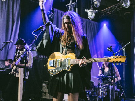 Cato van MY BABY geeft Tekstuele Voorlichting bij 'a dream i dream'