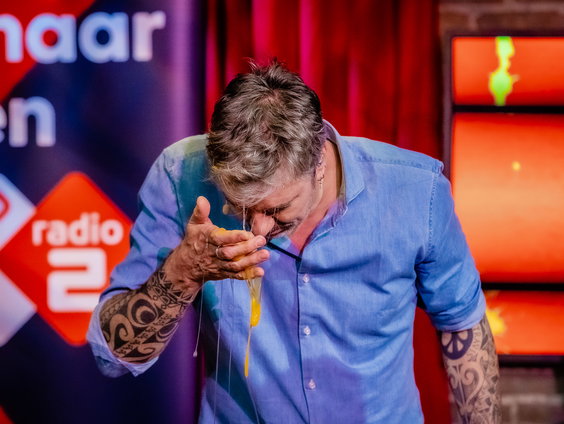 Spel 1 van Wild in het Weekend: Ruud zit helemaal onder!