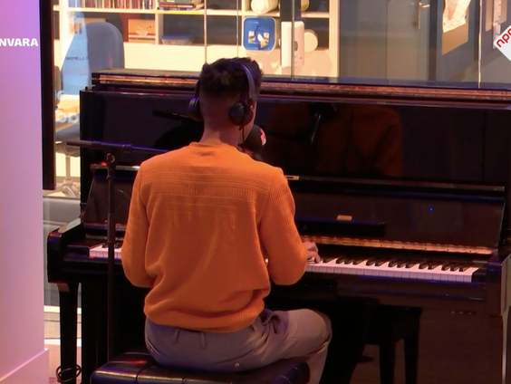 Leonard Luka- cover englishman in new york (Live @ Giel)