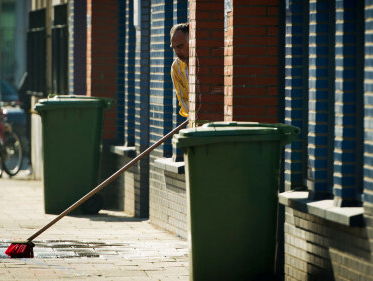 Sandra betaalde jarenlang voor de container van de buren. Check je rekeningen van de gemeente dus goed!