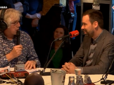 Wie gaat het de komende verkiezingen opnemen tegen Trump? Felix vraagt het Guus Valk, chef politiek van h ...