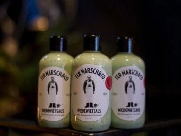 Pim heeft Wietsaus voor bij de friet gemaakt