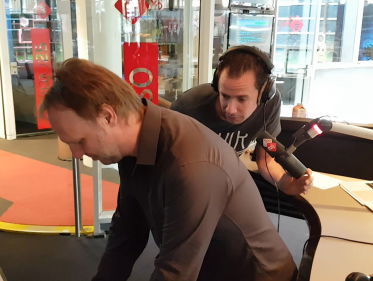 Barts Muziekles aan Robbie S: Pianoles #4