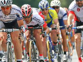 Wielrenners vanavond strak in het pak op het Wielergala