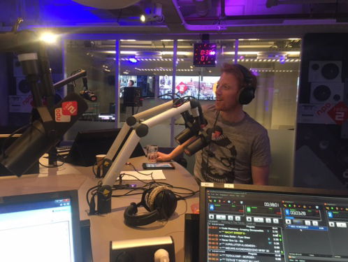 René wordt verrast door zijn broertje!