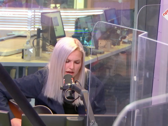 ISZA- Ik kijk toe (Live @ Giel)