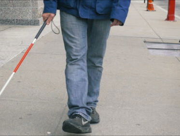 Nachtdilemma: Zou je iemand met handicap aanhouden voor mogelijke diefstal?