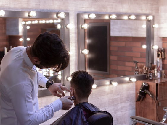 Kapper Eric klaar om te gaan knallen: "Komende twee weken volgeboekt!"