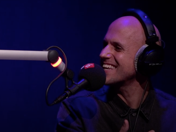 De Borrelplank met Milow: "Op de eerste rij lag een meneer te slapen"