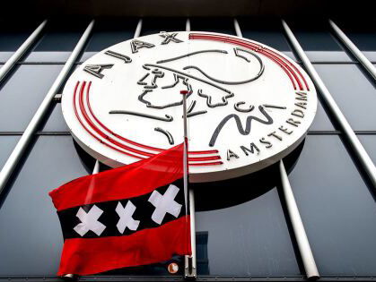 Blijft Ajax in de Europa League? "Gaat het talent het winnen van de stoere mannen?"