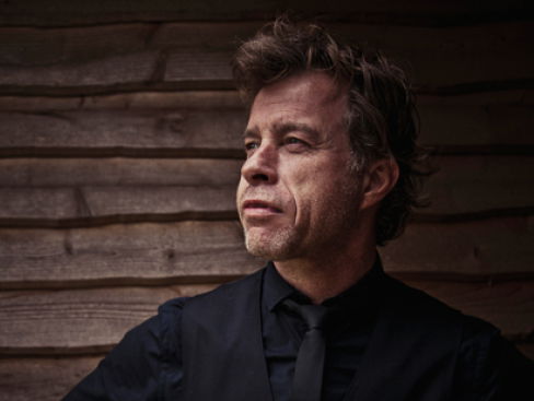 JW Roy bezingt nog dagelijks zijn vader tijdens zijn tour.