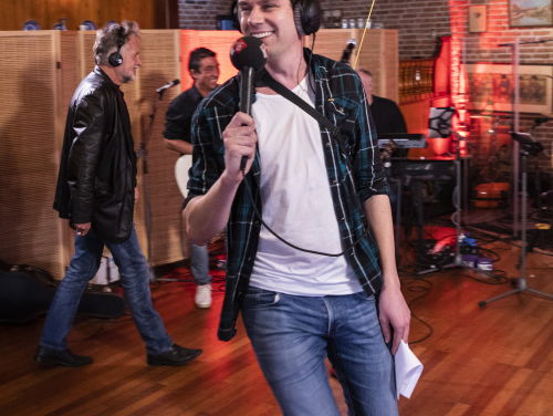 Thijs maakt kennis met de Volendamse toeristen