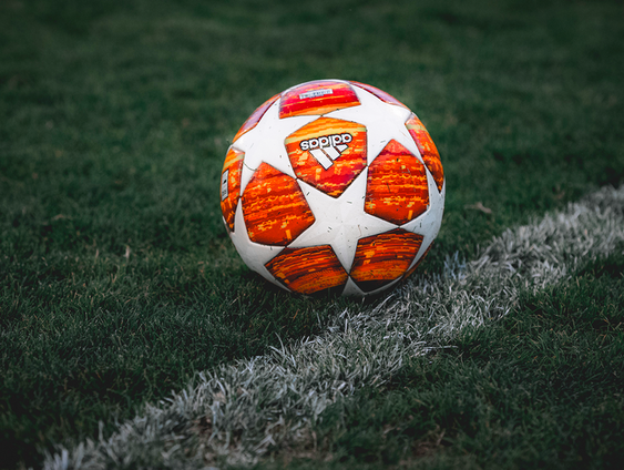 Suse van Kleef haalt het nummer van collega Frank Snoeks uit De Oranjeselectie