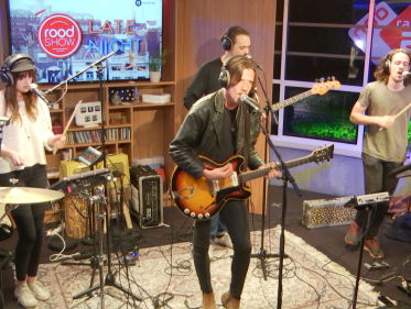 Son Mieux live in de Roodshow