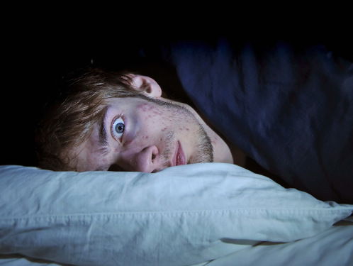 Nachtdilemma: Na een nachtdienst houden buren je overdag wakker. Wat doe jij?