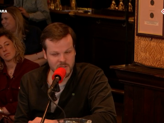 Moet Amsterdam de blowtoerist weren met een verkoopverbod aan buitenlanders? Gemeenteraadsleden Sofyan Mb ...