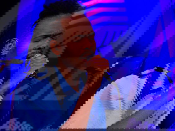 Jeangu Macrooy - Step Into The Water live in Muziekcafé