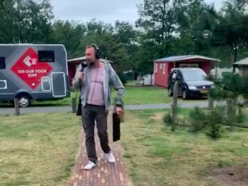 Jeroen heeft iets nieuws bedacht om Rob wakker te maken