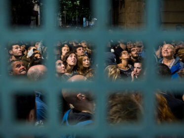 Het escaleert volledig in Catalonië, maar waardoor is deze situatie nou ontstaan?