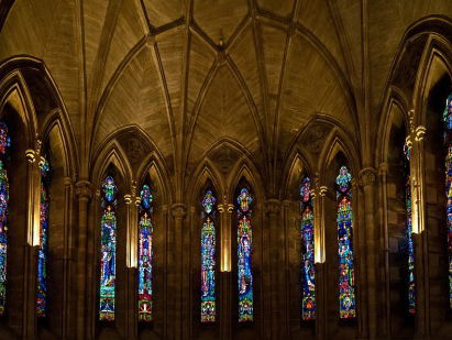 Milou (32) woont in een klooster