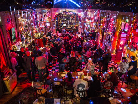 Ludo verrast zijn hardwerkende man met een Top 2000 VIP-ontbijt