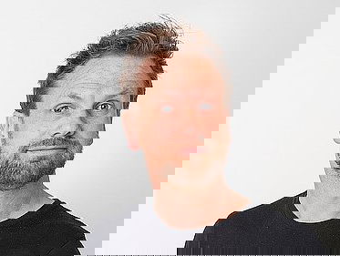 LIVE: TimZingt schrijft verjaardagsliedje voor DonaldTrump