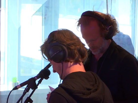 Cabaret: 2 politie agenten over de drukte op de Dam