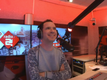 Bart speelt het 60 Seconden Spel met de Vlaamse Radio 2