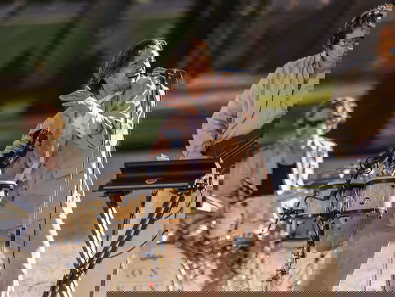 Camiel van Son Mieux over hun nieuwe single Dancing At The Doors Of Heaven