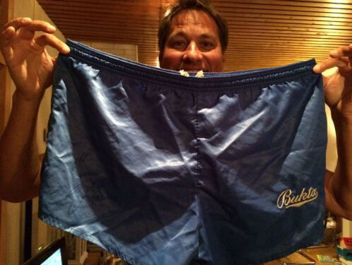 Sander de Kramer bemachtigt het voetbalbroekje van Maradona