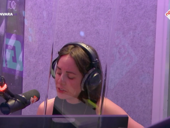 Anne Weggeman (alida)- slow motion (Live @ Giel)