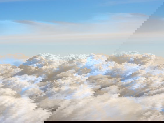 Kinderspreekkwartier: Waarom zijn wolken aan de onderkant recht en aan de bovenkant bol?