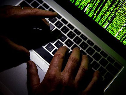 Politie waarschuwt voor zomerse cybercriminelen: ‘Zet de computer niet uit!’