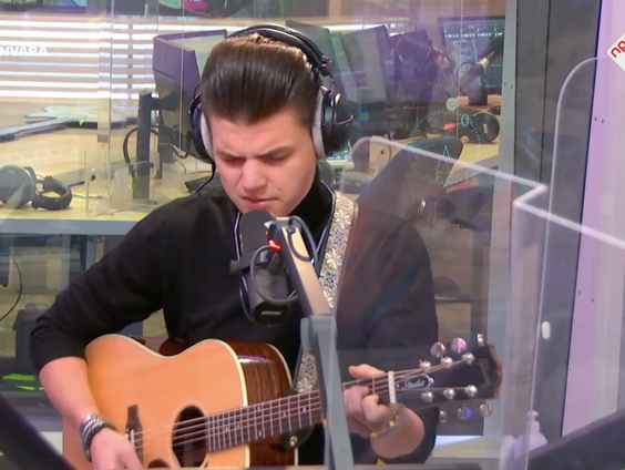 Mick Stender- Whole Lotta Rosie cover AC/DC (Live @ Giel)