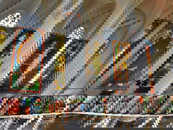 Legendarische Lowlands-doeken hangen nu in kerk